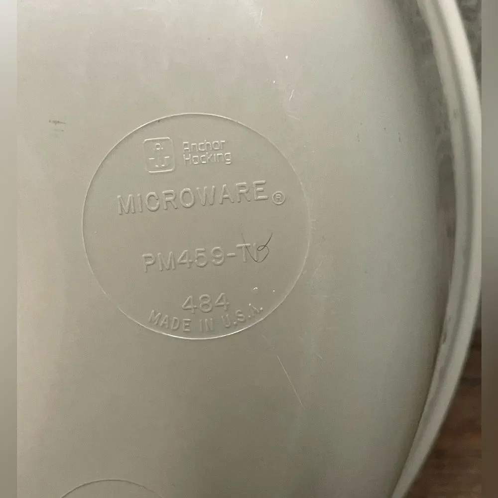 Anchor Hocking Microware Bundt Cake Oven/Microwave Pan Baking Ring 2.5 qt 9 1/4